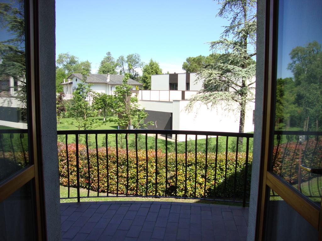 Il Glicine Sul Garda Appartamento Turistico Peschiera del Garda Dış mekan fotoğraf