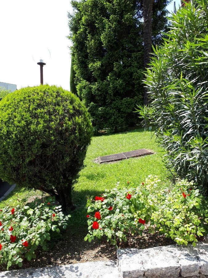 Il Glicine Sul Garda Appartamento Turistico Peschiera del Garda Dış mekan fotoğraf